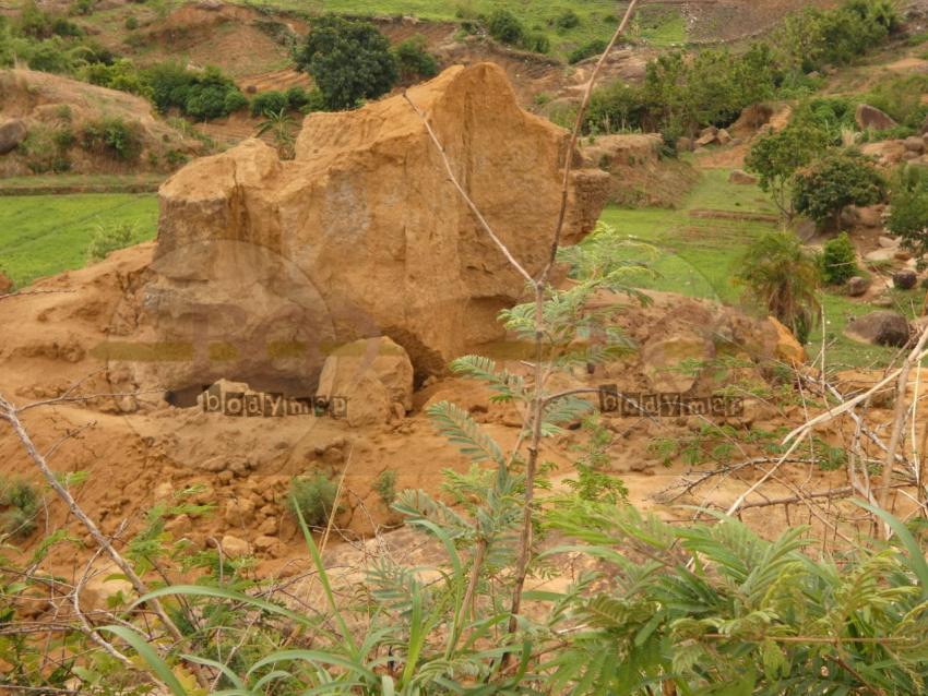 Sandy_rock