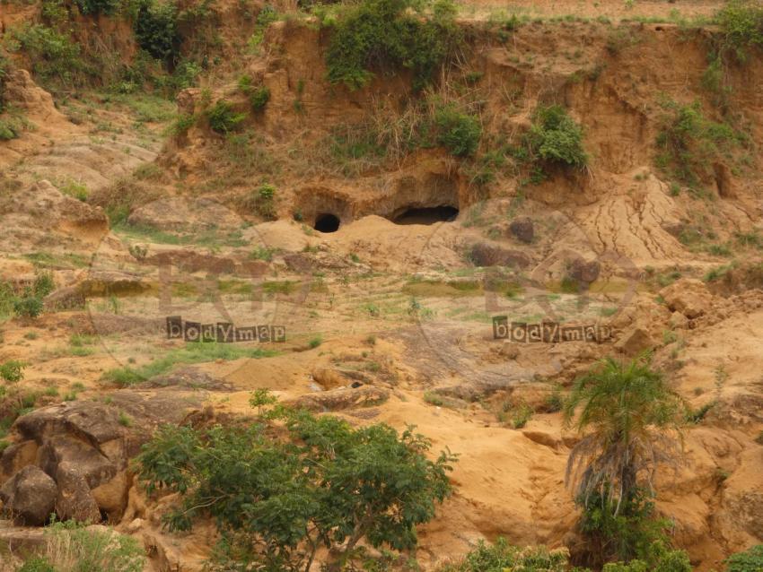Moudy_cave
